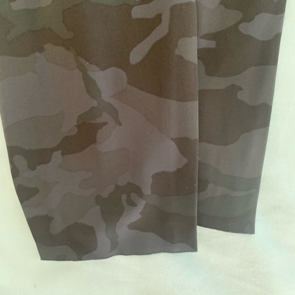 Lululemon Fast and Free 25” - Size 2 - Picture 5 of 7